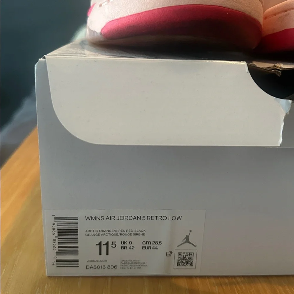 Jordan Arctic Orange and Pink Sneakers Men’s 9.5, Women’s 11.5 - Picture 2 of 5